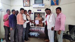 मोहाडी येथील घर टॅक्स कमी करण्याकरता अपील करा, निवेदनाद्वारे नगर विकास संघर्ष समिती व मोहाडी वासियांची मागणी अन्यथा नगर विकास संघर्ष समिती मोहाडी वासियासोबत मोहाडी शहर कडकडीत बंद ठेवून आमरण उपोषण करण्याचा इशारा