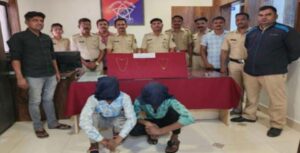 कुख्यात सोन साखळी चोरणारे आरोपी कर्जत पोलिसांच्या ताब्यात...मोक्का लागलेले आरोपी अखेर जेर बंद.