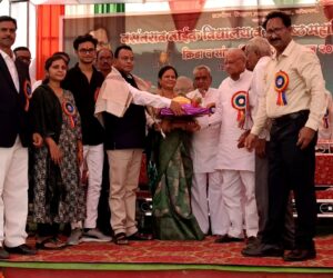 प्राचार्य डी जी खडसे यांचा सेवापुर्ती निमित्त सत्कार