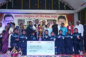 ओम अमर, नागपूर पुरूष गटात तर साई काटोल महिला गटात प्रथम पुरस्काराचे मानकरी. आमदार चषक कबड्डी स्पर्धेचा समारोप : आमदार सुभाष धोटेंच्या हस्ते बक्षीस वितरण.