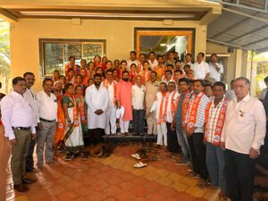 लोणेरे येथील राष्ट्रवादीचे माजी उपसरपंच सिताराम शिर्के आणि त्यांचे सर्व सहकारी शिवसेनेत दाखल शिवसेना उपनेते विधिमंडळ मुख्य पक्ष प्रतोद आमदार भरत शेठ गोगावले यांच्या उपस्थितीत सदर पक्षप्रवेश घेण्यात आला