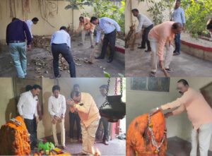 पुरातन हनुमान मंदीरात डॉ. अशोक जीवतोडे यांनी राबविली स्वच्छता मोहीम • नागरिकांचा उत्स्फुर्त सहभाग