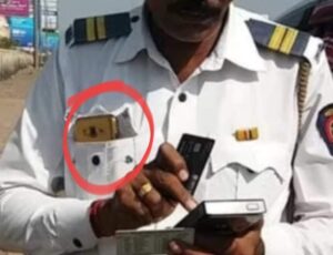 पोलिसांना आता गणवेशावरील नेमप्लेट लपविणे पडणार महागात..! समाजसेवक अजय जेया यांच्या पाठपुराव्याला यश