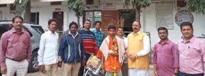 रामलल्लाच्या दर्शनाला आसिफाबाद ते अयोध्या सायकलने प्रवास करणाऱ्या सचिनचा डॉ. अशोक जीवतोडे यांनी केला सत्कार • एकवीस वर्षीय सचिनने चक्क सायकलने सुरू केला अयोध्येचा प्रवास