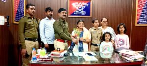 म्हसळा पोलीस ठाणे वतीने अक्षता अढागळे हिचा सत्कार