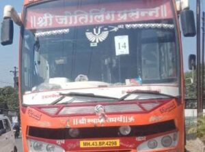 पाच शाळकरी अल्पवयीन मुलीवर अत्याचार....आरोपी व बस ताब्यात