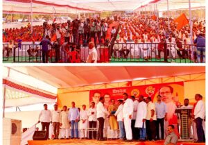 खरी शिवसेना कुणाची आहे ते जनतेनेच ठरवु देत जनता ठरवेल ते मला मान्य आहे.. उध्दव ठाकरे. म्हसळा येथे जनसंवाद दौरा मध्ये उध्दव ठाकरे यांच्या सभेला हजारोंच्या संख्येने उपस्थिती