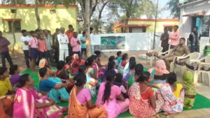 महिलांच्या साथीला पोलीस निरीक्षक तुषार चव्हाण ऍक्शन मध्ये! पण निष्क्रिय पोलीस पाटलावर कारवाही नक्कीच होणार का?