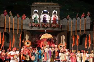 जाणता राजा’ महानाट्याला चंद्रपूरकरांचा उत्स्फूर्त प्रतिसाद चंद्रपूर जिल्हा प्रशासनाचे उत्कृष्ट नियोजन ग्रामीण भागातील विद्यार्थ्यांची विशेष सोय