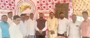 शिक्षक आमदार अडबाले यांनी उपोषण मंडपास भेट घेत जानून घेतल्या सेवानिवृत्त शिक्षकांच्या समस्या