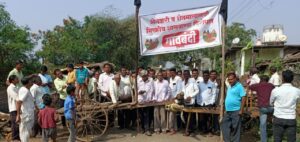 😱काय सांगता?.... चक्क शासनाच्या सेवकांनाच या गावात नो एन्ट्री🚧🔴 • गावकऱ्यांनी घोषित केली गावबंदी • शाळा, ग्रामपंचायत व शासकीय कार्यालये बंद