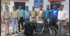 अन्...त्याने चोरली मित्राचीच बुलेट  पोलिसांनी आरोपीस केली अटक