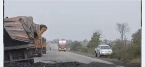 उभ्या ट्रकला कोळसा भरलेल्या ट्रक ची जोरदार धडक
