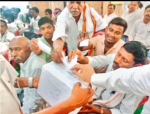 कोणाला द्यायच्या पाठिंबा ? कार्यकर्त्यांकडून मतदान ! माजी आमदार चरणभाऊ वाघमारे यांनी घेतले जनविकास फाउंडेशन मधील आपल्या कार्यकर्त्यांचे चक्क मतदान !