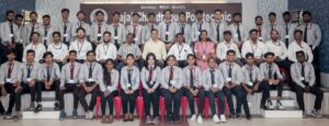 बजाज चंद्रपूर तंत्रनिकेतन येथे निरोप समारंभ कार्यक्रम संपन्न • निरोप समारंभात विद्यार्थी उत्साहात, चेहऱ्यावर आनंद, डोळ्यात दिसत होते निरोपाचे दुःख