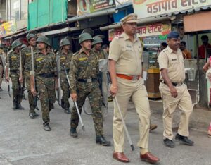 लोकसभा निवडणुक व सण उत्सव, जयंती तसेच कायदा सुव्यवस्था अबाधित राखून साजरे करा---पो.नि. गणेश कराड लोकसभा निवडणूकीत पाश्वभूमीवर तळा शहरात पोलीसांचा रुट मार्च. 