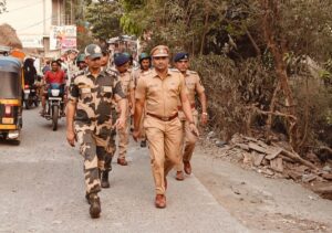 नेरळ-कायदा-सुव्यवस्थेसाठी आम्ही सज्ज; निवडणुकीच्या पार्श्वभूमीवर पोलिसांचा रूट मार्च