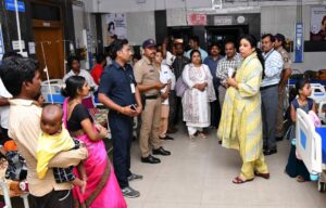 उष्माघातापासून बचावासाठी नागरिकांनी सतर्क राहावे : विभागीय आयुक्त डॉ. निधी पाण्डेय विभागीय आयुक्तांकडून सामान्य रुग्णालय, वलगाव ‘पीएचसी’ची पाहणी आरोग्य सोयी-सुविधांचा घेतला आढावा