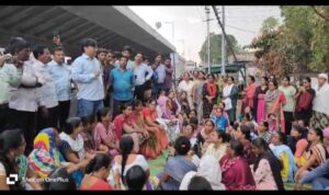 साकोली पोलीस स्टेशन मध्ये 9 तास ठिय्या आंदोलन. नगर परिषद साकोली च्या मुख्याधिकारी यांच्या वर गुन्हा दाखल करा नेतृत्व परमानंद मेश्राम यांची उपस्थिती