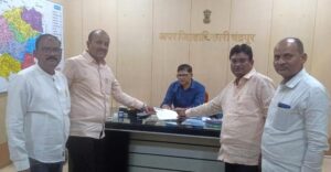 शेतकऱ्यांना नुकसान भरपाईची त्वरित द्या : दिनेश चोखारे • भूमिपुत्र संघटनेचे अप्पर जिल्हाधिकारी देशपांडे यांना निवेदन