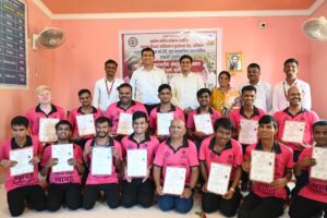 20 अंध युवक बनले आरोग्य दूत. ग्रामीण श्रमिक प्रतिष्ठान चा अलिबाग मध्ये स्वाधार पुनर्वसन पॅटर्न