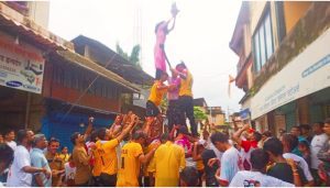 गोविंदा आला रे... म्हसळ्यात दाहीहंडी उत्साहात साजरी

थरावर थर लावुन बाल गोविंदानी फोडली दहीहंडी