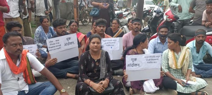 शिक्षकांकडून विद्यार्थीनीचा विनयभंग वरोडा बंद
