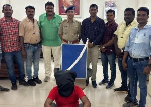 बल्लारपूर येथे तलवारीसह एकास अटक