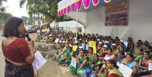 'उमेद' च्या कर्मचाऱ्यांना नाउमेद होण्याची वेळ येणे हा शासनाचा सपशेल पराभव - डॉ. अभिलाषा गावतुरे