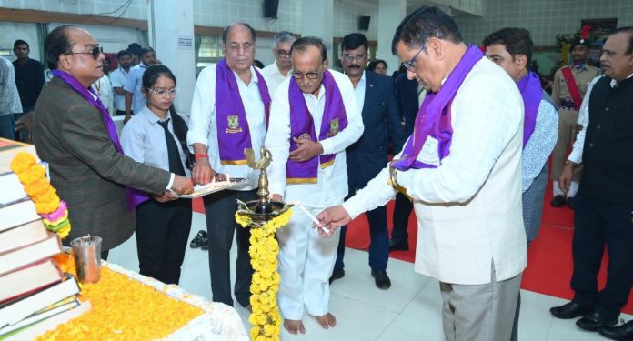 सरदार पटेल महाविद्यालयात पदवी वितरण समारंभ थाटात संपन्न