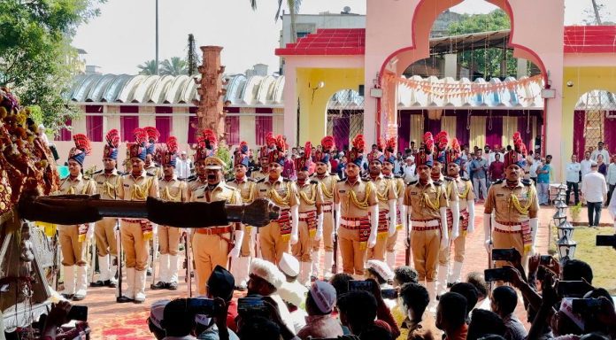 पालकमंत्री उदय सामंत यांनी दिलेल्या निर्देशानुसार यंदा भव्य आणि दिमाखदार सशस्त्र मानवंदना....