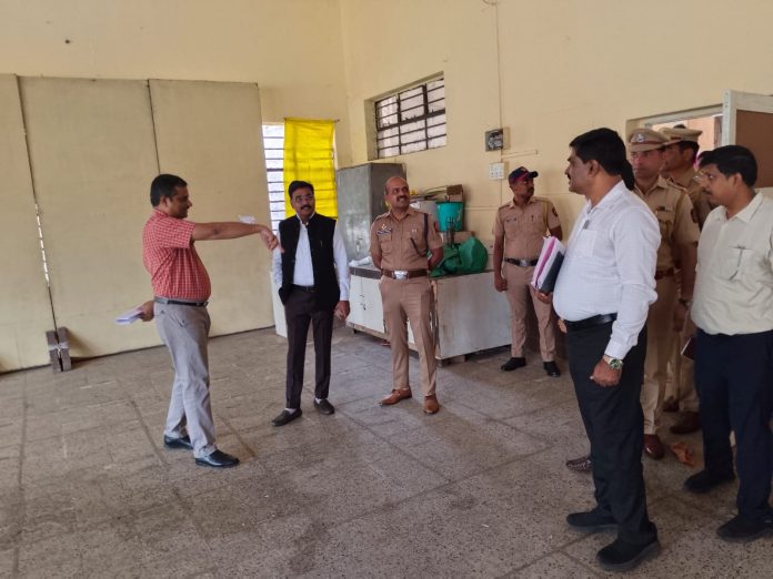 जिल्हाधिकारी यांनी घेतला पेण विधानसभा मतदारसंघातील निवडणूक कामकाजाचा आढावा