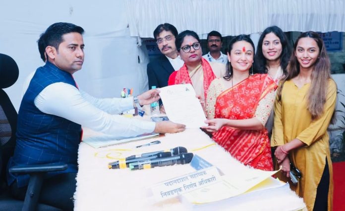 शेकापच्या चित्रलेखा पाटील यांचा उमेदवारी अर्ज दाखल