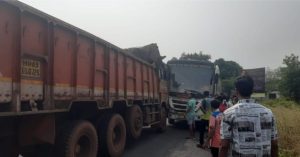 शिवशाही आणि मालवाहतूक ट्रक चा अपघात