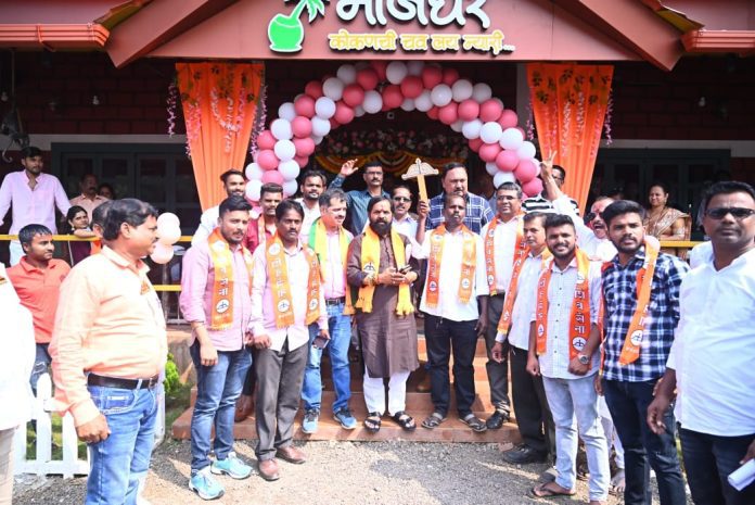 दहिवली कोंड येथे ठाकरे गटाला पुन्हा धक्का; उबाठाच्या कार्यकर्त्यांचा शिवसेनेत प्रवेश...