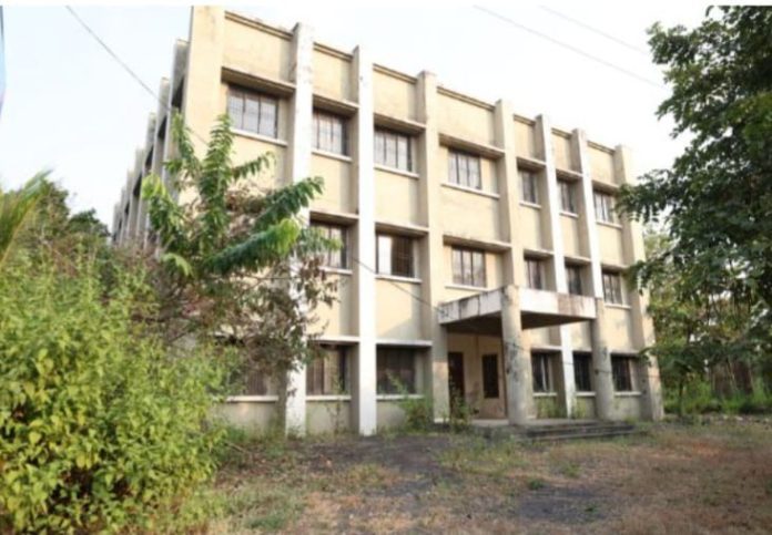 ठेकेदारासह बांधकाम अधिकारी अडचणीत