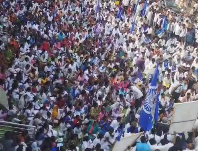 "गृहमंत्री होश में आओ"च्या नाऱ्यांनी संग्रामपूर दणानले"
