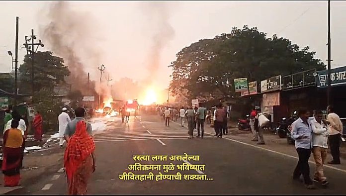 खोपोली शिळफाटा येथे टँकर उलटून भयंकर अपघात