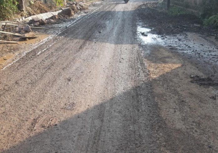 धुळीच्या साम्राज्याने माखलेले रस्ते अन गुदमरलेला श्वास ! हाच काय माणगावकरांचा विकास.समस्त जनतेला पडलाय प्रश्न ?