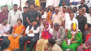 केंद्रीय सामाजिक न्याय राज्यमंत्री रामदास आठवले यांनी दिवंगत सोमनाथ सूर्यवंशी, विजय वाकोडे यांच्या कुटुंबियांची घेतली सांत्वनपर भेट