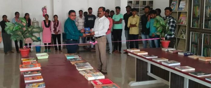 वाचन संकल्प महाराष्ट्राचा’ या उपक्रमानिमित्त जिल्हा ग्रंथालय कार्यालयात ग्रंथ प्रदर्शनाचे आयोजन