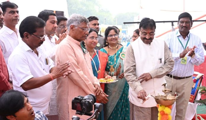 शेतकर्‍यांच्या समृद्धीमध्येच देशाच्या प्रगतीचा मार्ग • आ. सुधीर मुनगंटीवार यांचे कृषी महोत्सवात प्रतिपादन