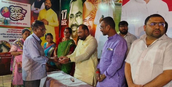 आमदार किशोर जोरगेवार मित्र परिवारच्या वतीने निशुल्क चष्मे वाटप कार्यक्रम