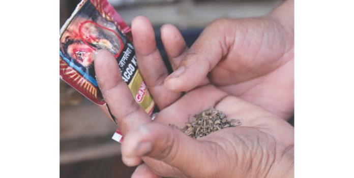 तंबाखू खाणार्‍यांना दणका