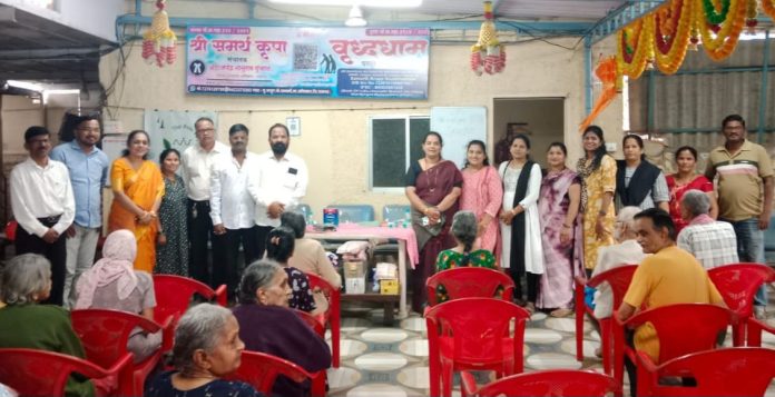 ममता दिन निमित्ताने वृद्धाश्रमात साहित्य वाटप.