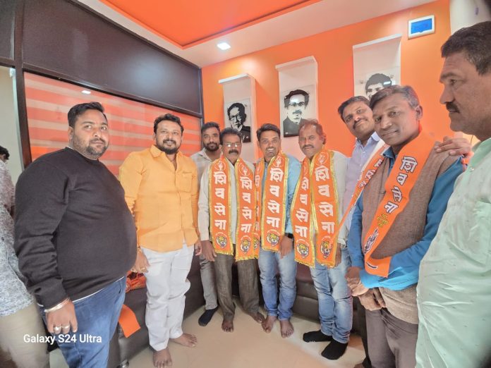 "आप 'चे अमित बोरकर व काँग्रेसचे गणेश उईके शिवसेने