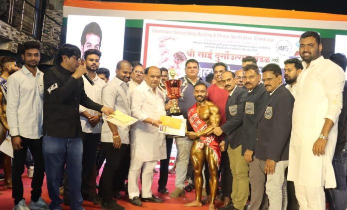 सर्वोत्कृष्ट पोझरचा किताब आशिष बिरियाच्या नावावर