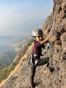 अवघ्या सात वर्षाची शर्विका बनली दुर्ग लिंगाण्याची विरंगणा