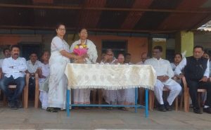 शहीद सुयोग कांबळे यांच्या मातोश्रींच्या हस्ते झाले - सारळ शाळेतील ध्वजारोहण