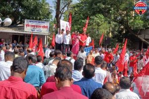 शेकाप च्या वतीने पेझारी येथे रास्ता रोको

रस्त्यावरील खड्डे त्वरित भरावे या साठी केले होते आंदोलन